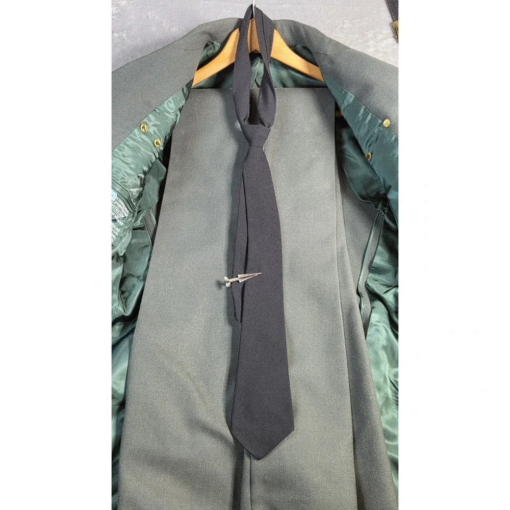 US Army Class A Dress Uniform Mens Green sz L?